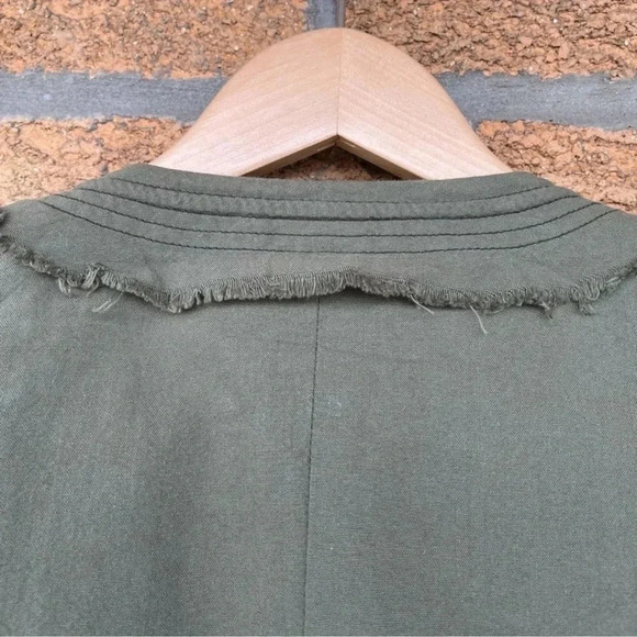 Elizabeth and James
Olive DistressedMilitaryJacket size 0 - Picture 7 of 10